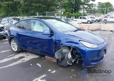 2021 Tesla Model Y Long Range Dual Motor All-Wheel Drive z USA, uszkodzony, nr VIN 5YJYGDEE8MF066264